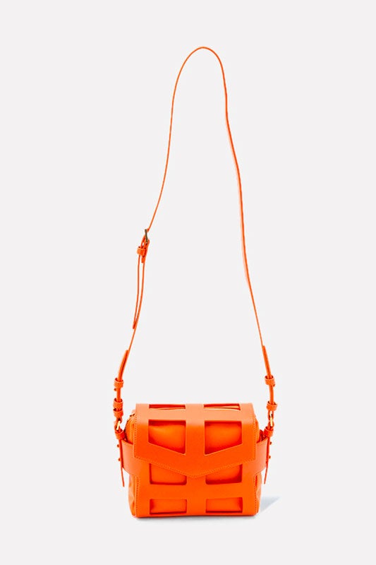 ケージスリングバッグ「CHARLES & KEITH」5,670円（税込）／画像提供：CHARLES & KEITH OFFICIAL ONLINE STORE