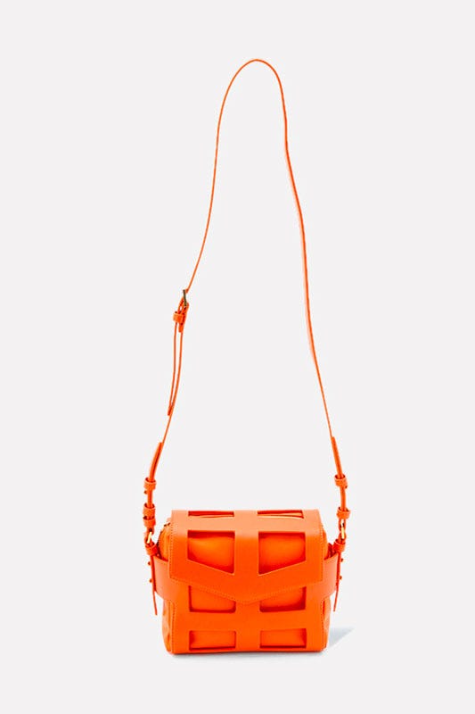 ケージスリングバッグ「CHARLES & KEITH」5,670円(税込)/画像提供:CHARLES & KEITH OFFICIAL ONLINE STORE