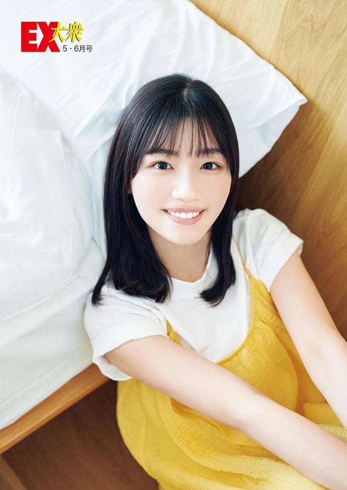 日向坂46佐々木美玲、ワンピース姿で色白素肌輝く 休日デート風グラビア