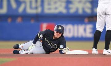 オリックス 大城にアクシデント 初回走塁中に左足首付近を痛めて交代
