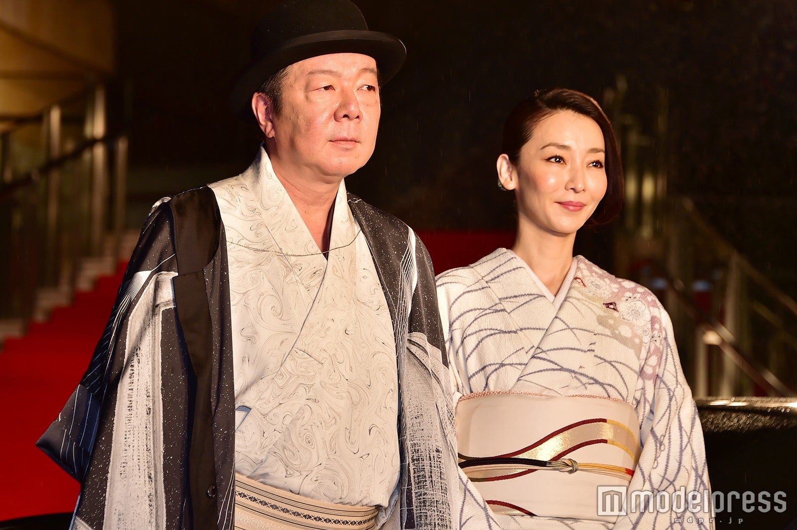 （左から）古田新太、稲森いずみ （C）モデルプレス