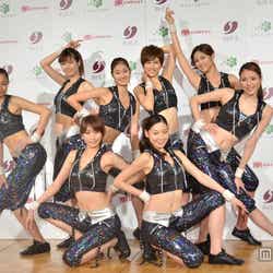 「モデル体操」の決めポーズを披露したモデルガールズ