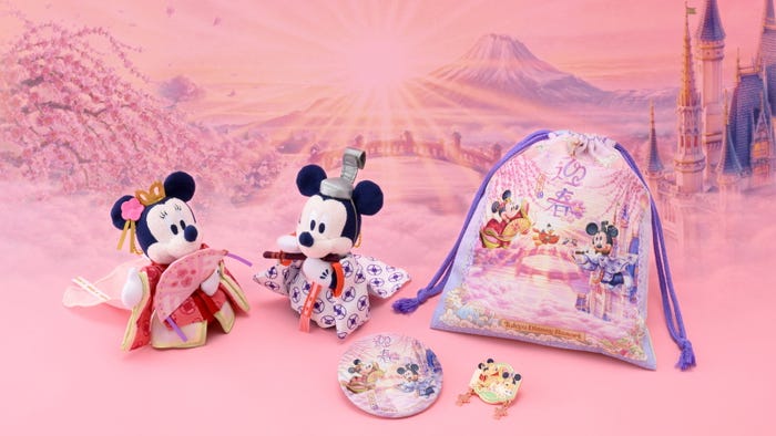 ぬいぐるみバッジ各2,500円カンバッジ500円ピンバッジ1,200円きんちゃく900円(C)Disney
