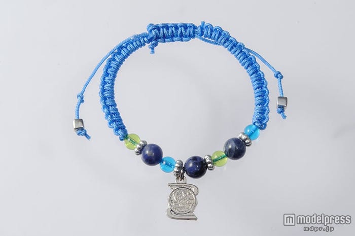 ブレスレット¥1200(7月8日より販売開始)(C)Disney