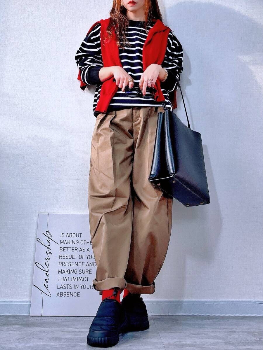 GUチノタックバレルパンツ　BEIGE　赤靴下コーデ