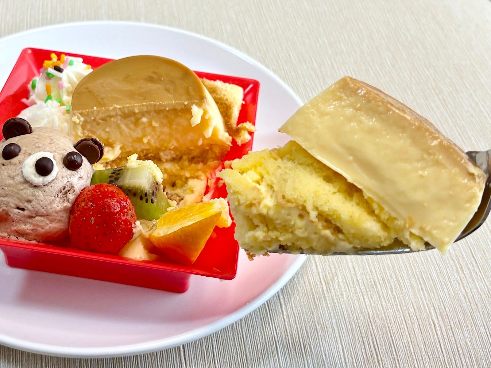 つるんとしたプリンとふんわりスポンジは珍しい組み合わせ。甘さたっぷり!