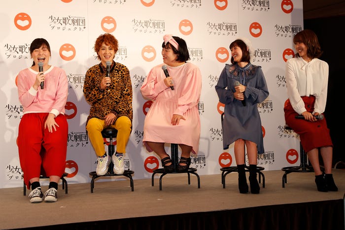 会見の様子 (画像提供:よしもとクリエイティブ・エージェンシー)