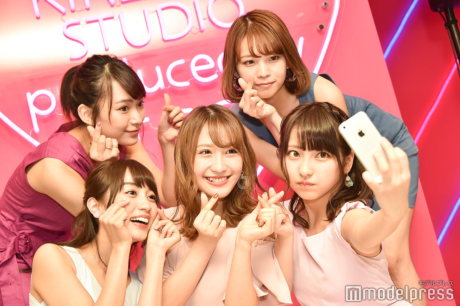 （前列左から）黒木ひかり、伊藤愛真、十味（後列左から）御寺ゆき、早瀬あや （C）モデルプレス