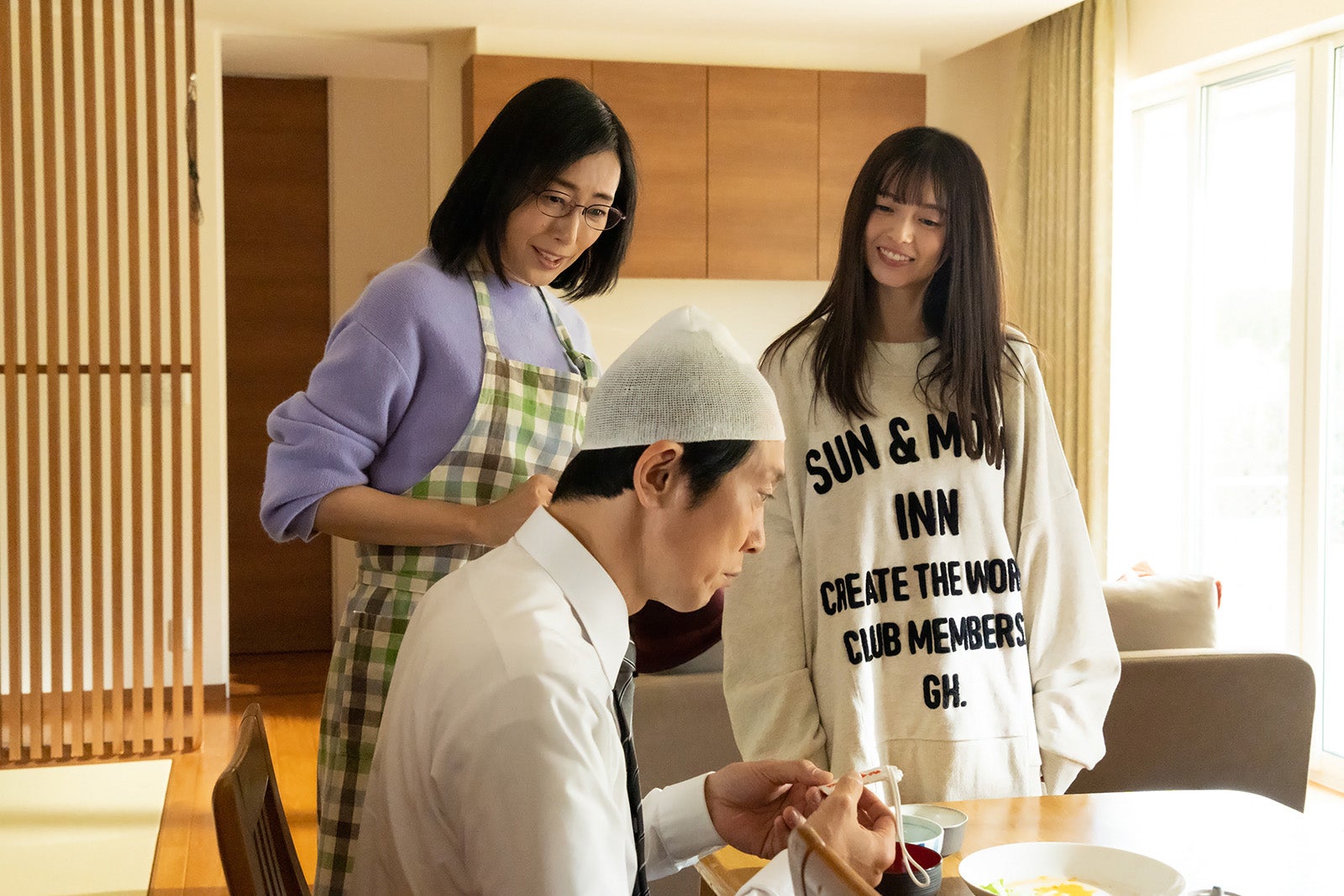 木村多江、佐々木蔵之介、齋藤飛鳥「マイホームヒーロー」第5話より（C）山川直輝・朝基まさし／講談社／ドラマ「マイホームヒーロー」製作委員会・MBS