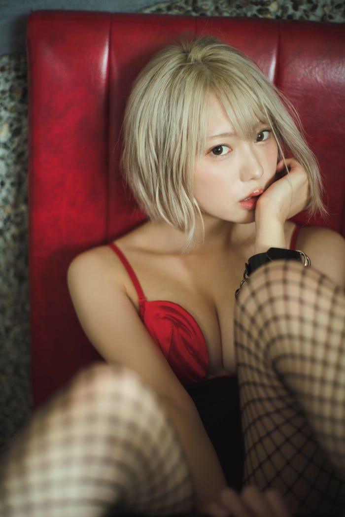 篠崎こころ(C)カノウリョウマ、光文社