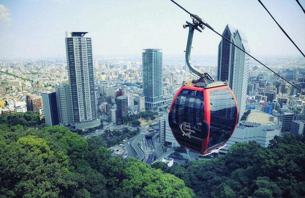 神戸の街並みや山々を眼下に空中散歩／画像提供：神戸布引ハーブ園