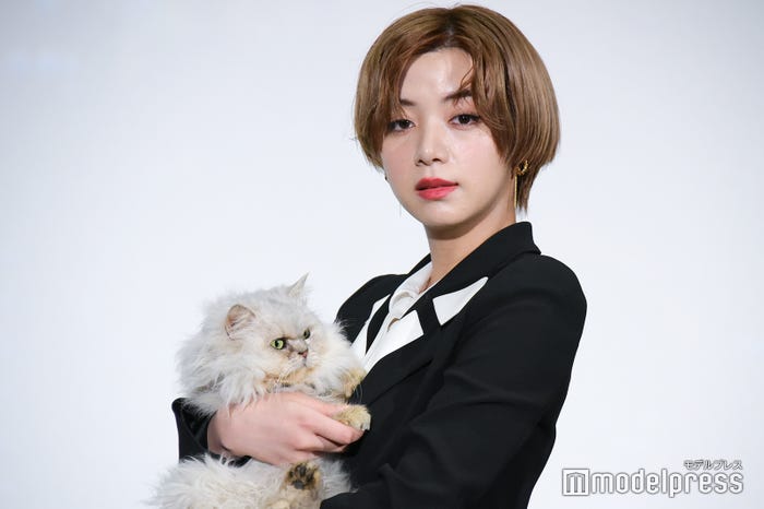 池田エライザ&猫のビーツ(C)モデルプレス