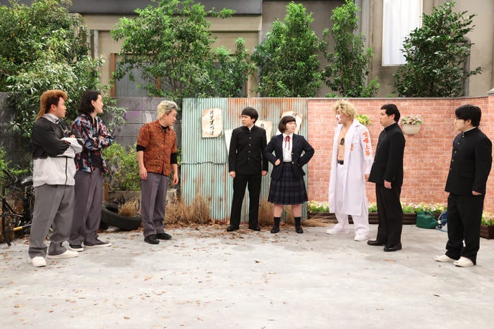 (左から)岡部大、粗品、松尾駿、秋山寛貴、富田望生、長田庄平、せいや、加藤諒(C)フジテレビ