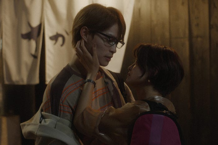 兵頭功海、小林涼子「毒恋~毒もすぎれば恋となる~」第4話(C)「毒恋〜毒もすぎれば恋となる〜」製作委員会