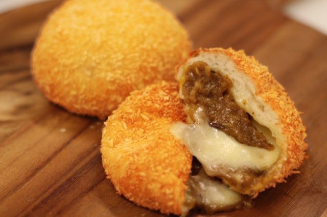 とろ～りチーズの揚げカレーパン
