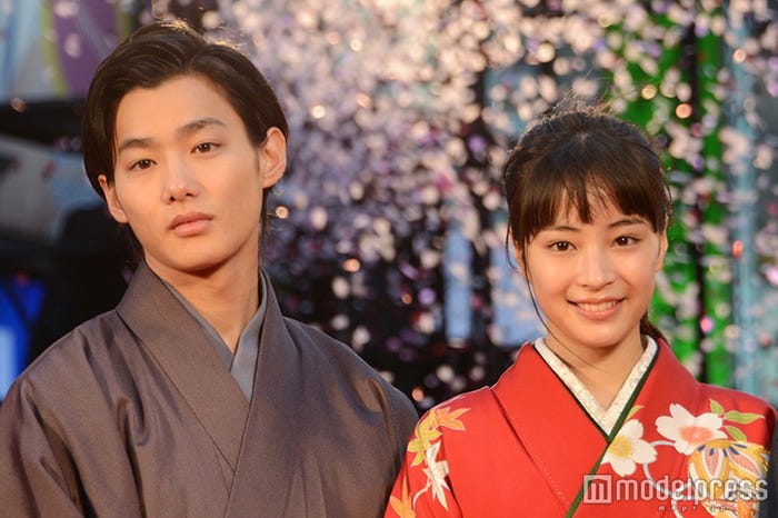 野村周平、広瀬すず (C)モデルプレス