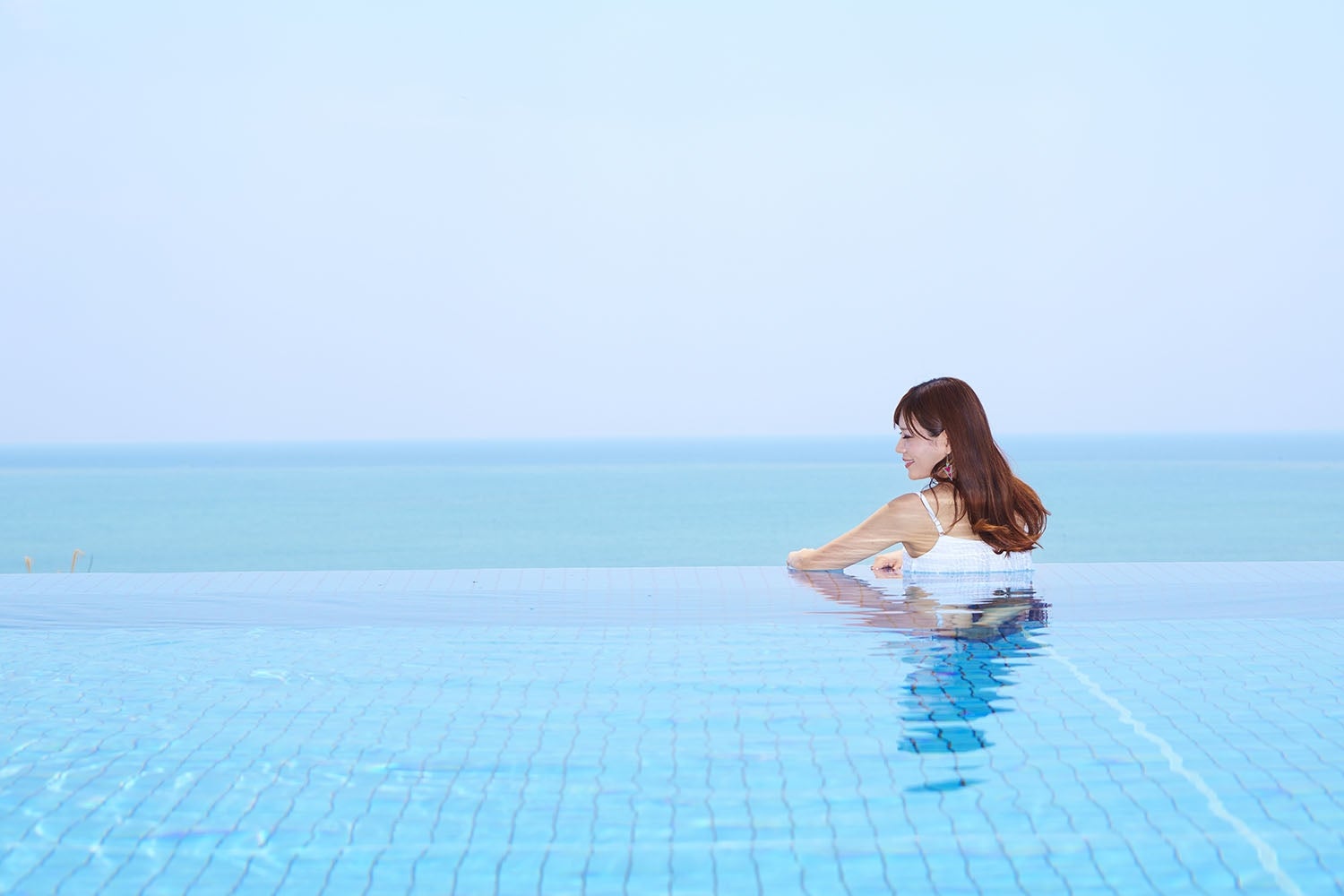 沖縄のインスタ映えプールって？海と景色が繋がるインフィニティプール 