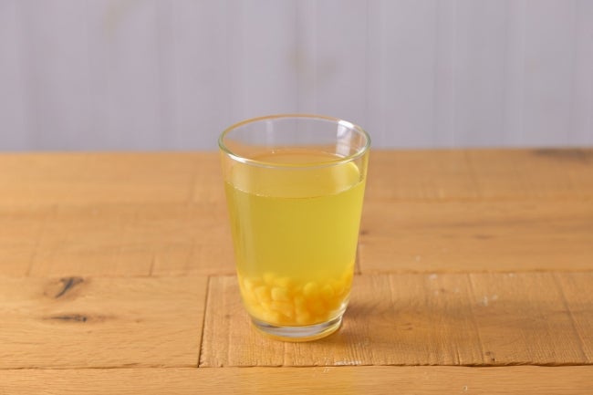 （青茶）ストレートティー¥330、サツマイモタピオカ ¥100／画像提供：FORTUNER JAPAN