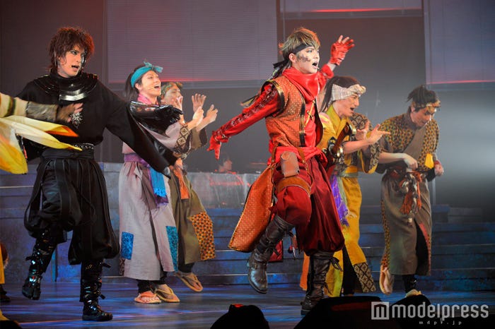 舞台「錆色のアーマ」ゲネプロより (C)モデルプレス