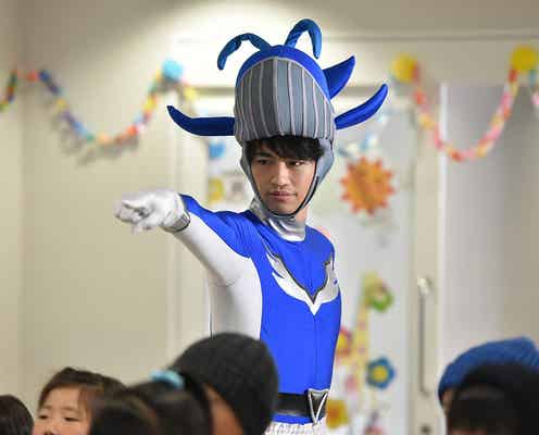 斎藤工、シュールな“クジラーマン”で決めポーズ<最上の命医>