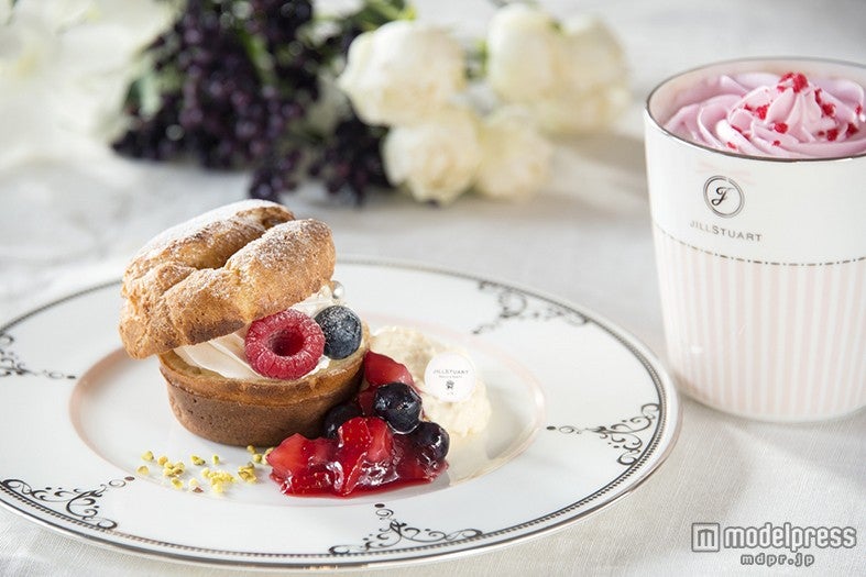 「JILL STUART Beauty（ジルスチュアート ビューティー）」の限定カフェがオープン　幻想的なクリスマスを演出