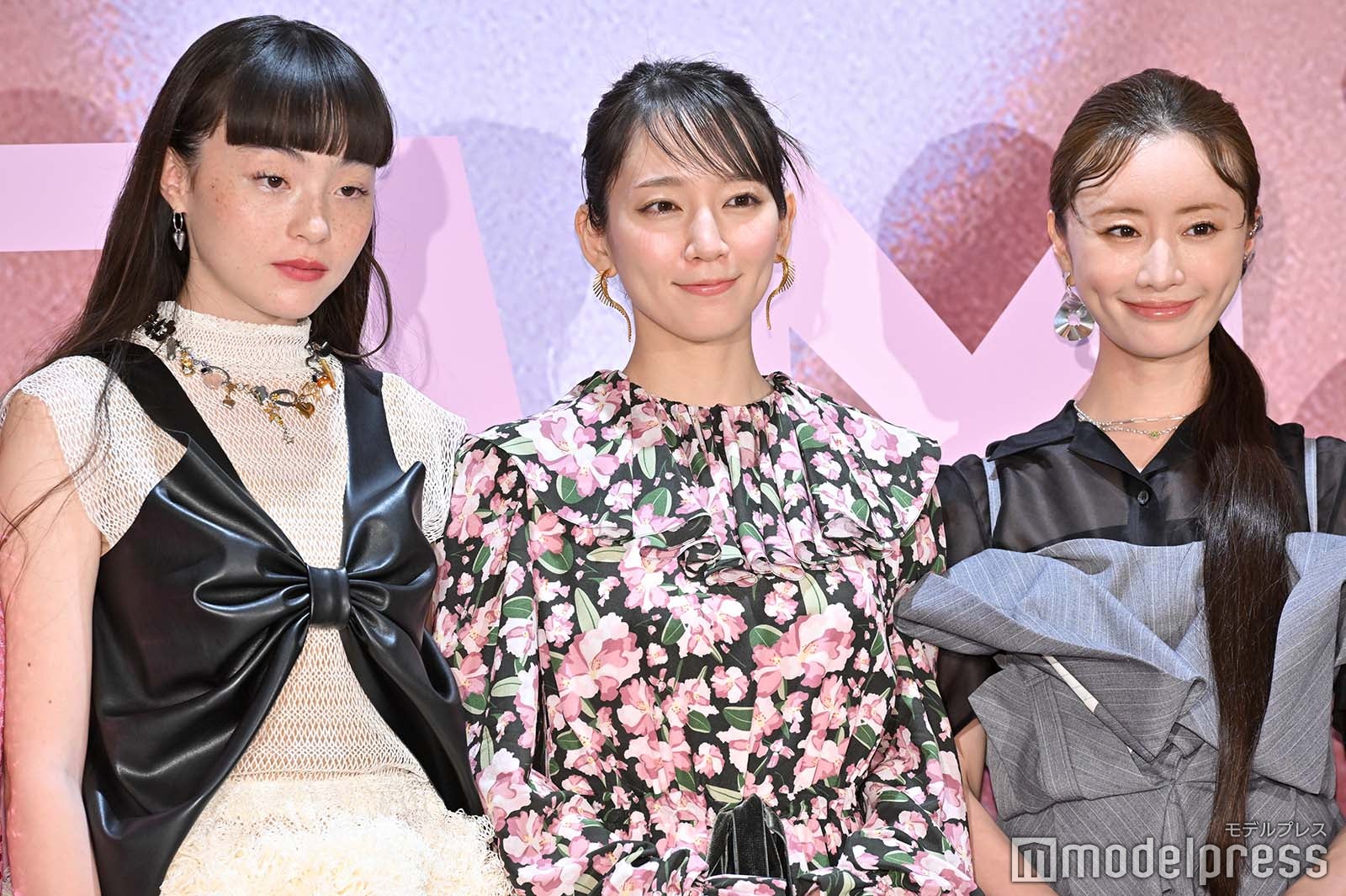 モトーラ世理奈、吉岡里帆、松本まりか（C）モデルプレス