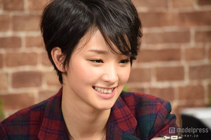 ファンとの交流を楽しむ剛力彩芽