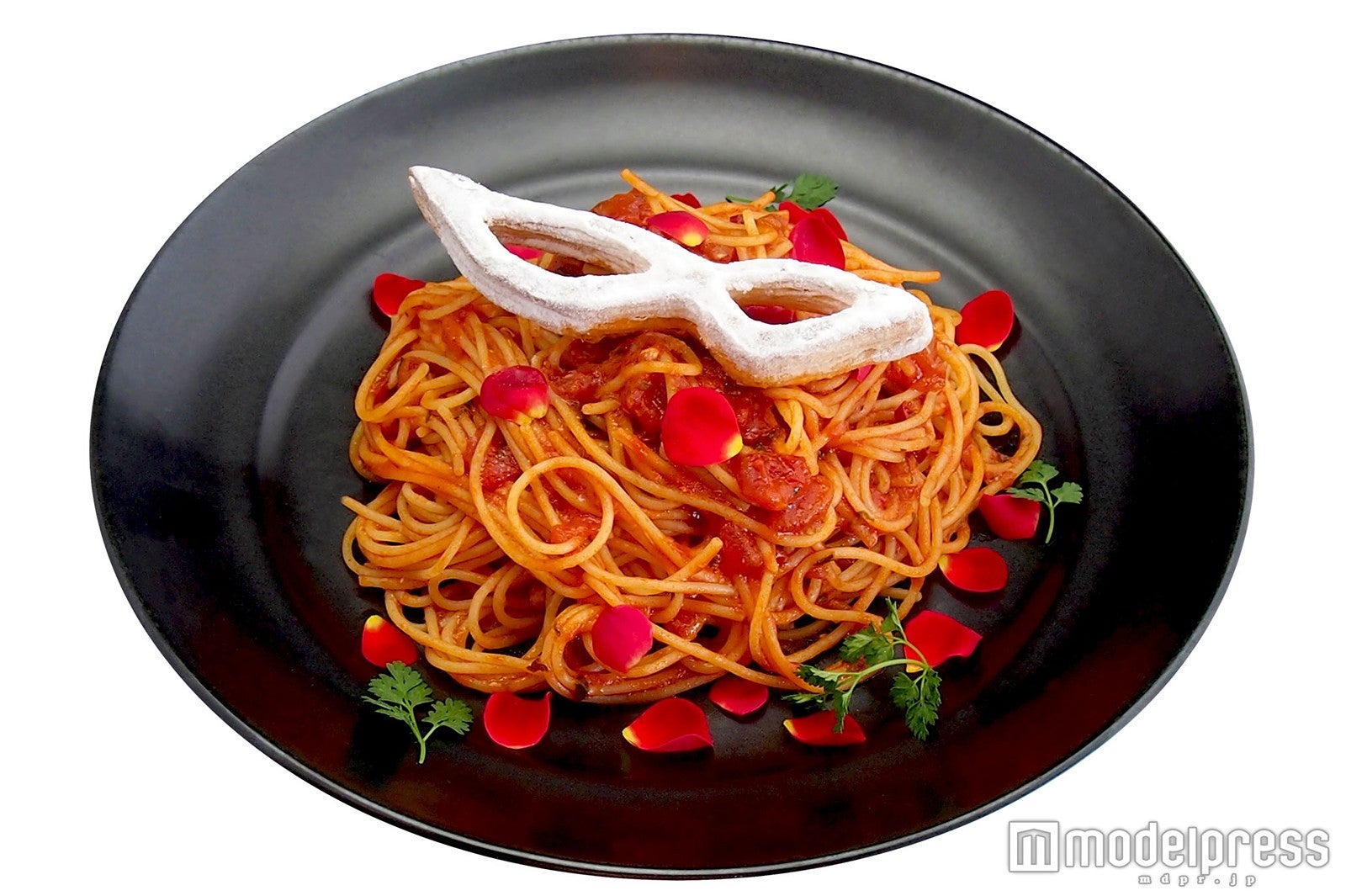 「タキシード仮面のニヒルなパスタ」1，300円（税込）／画像提供：森アーツセンター