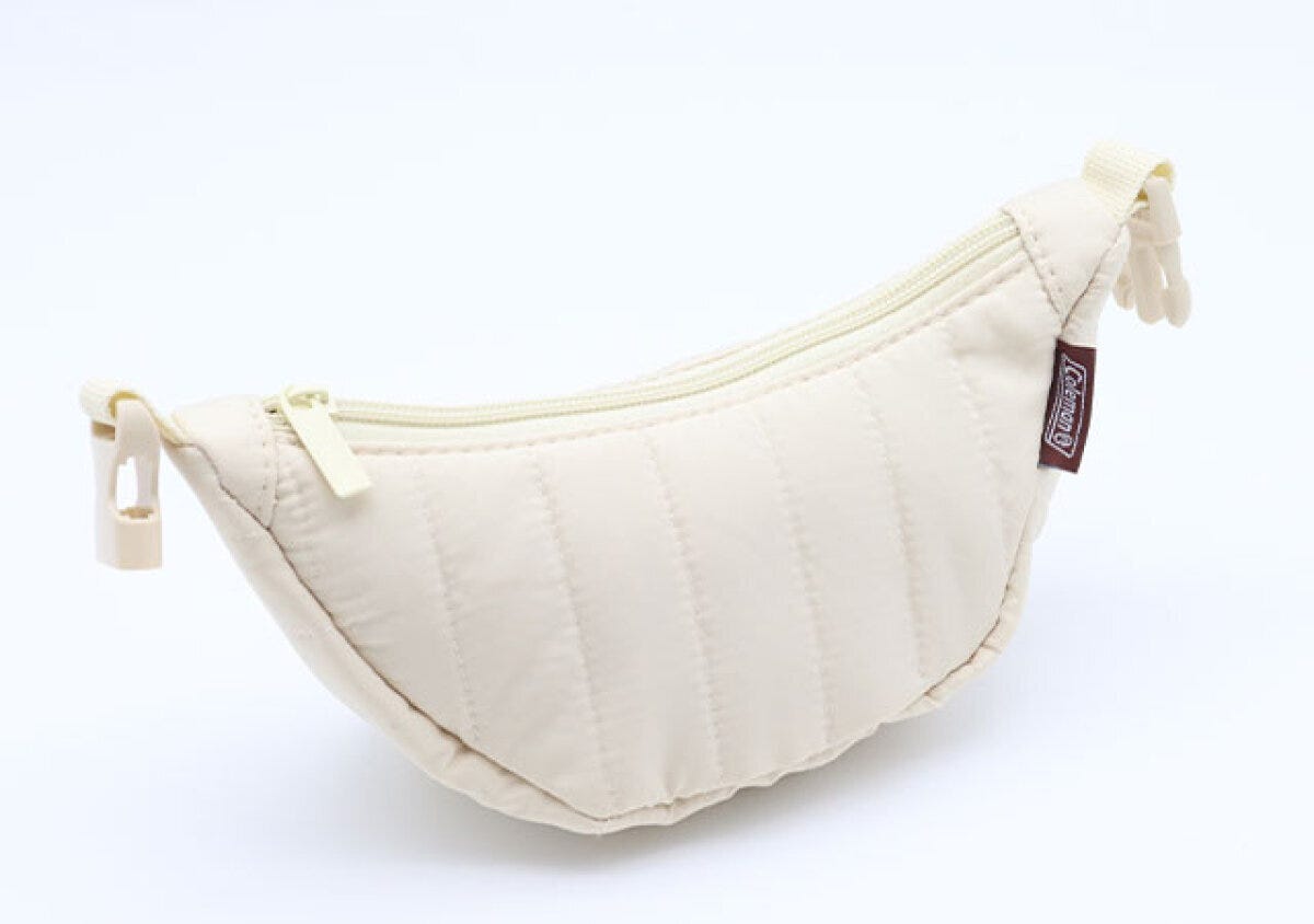 宝島社雑誌付録のsweet2026年2月号のコールマンのジップつきトートバッグ＆クロワッサン形ポーチチャーム5