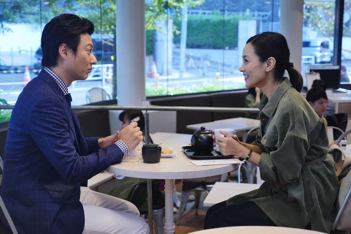 (左から)忍成修吾、国仲涼子(C)フジテレビ