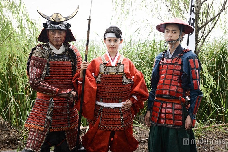 （左から）遠藤憲一、本仮屋ユイカ、菅田将暉（画像提供：テレビ朝日）