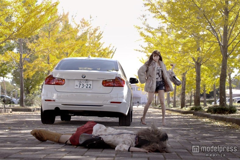 小嶋陽菜、高級車で指原莉乃を轢く