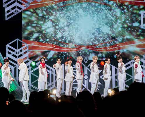 JO1、クリスマスショーで「ハピメリ」“撮影OK”パフォーマンス 近距離ライブに喜び<セットリスト>