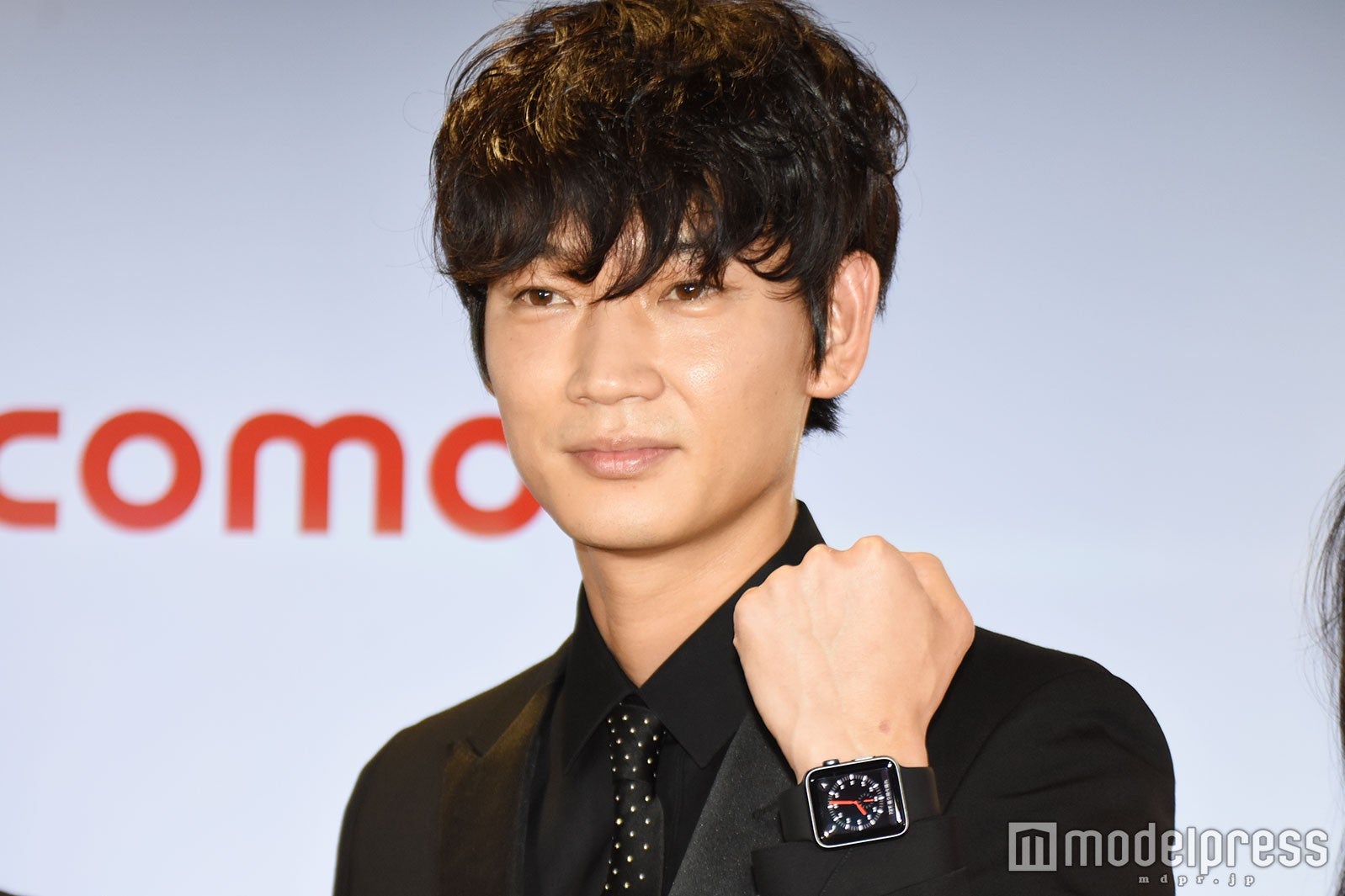 藤原竜也 小栗旬がお色直しのアテンド係 吉田鋼太郎の結婚式が 豪華イケメン祭り と話題 モデルプレス