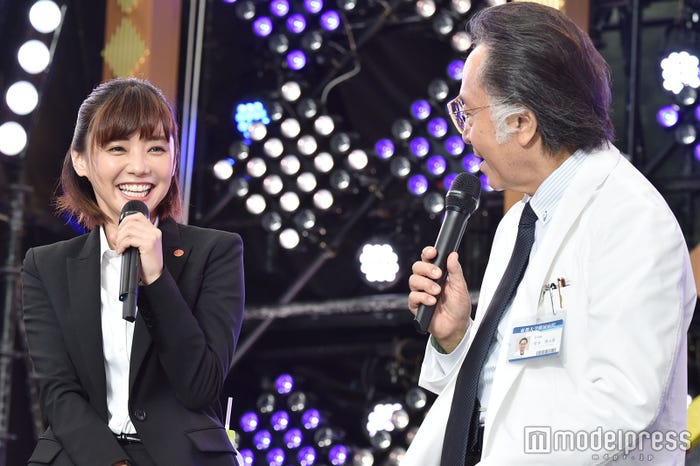 倉科カナ、北大路欣也(C)モデルプレス