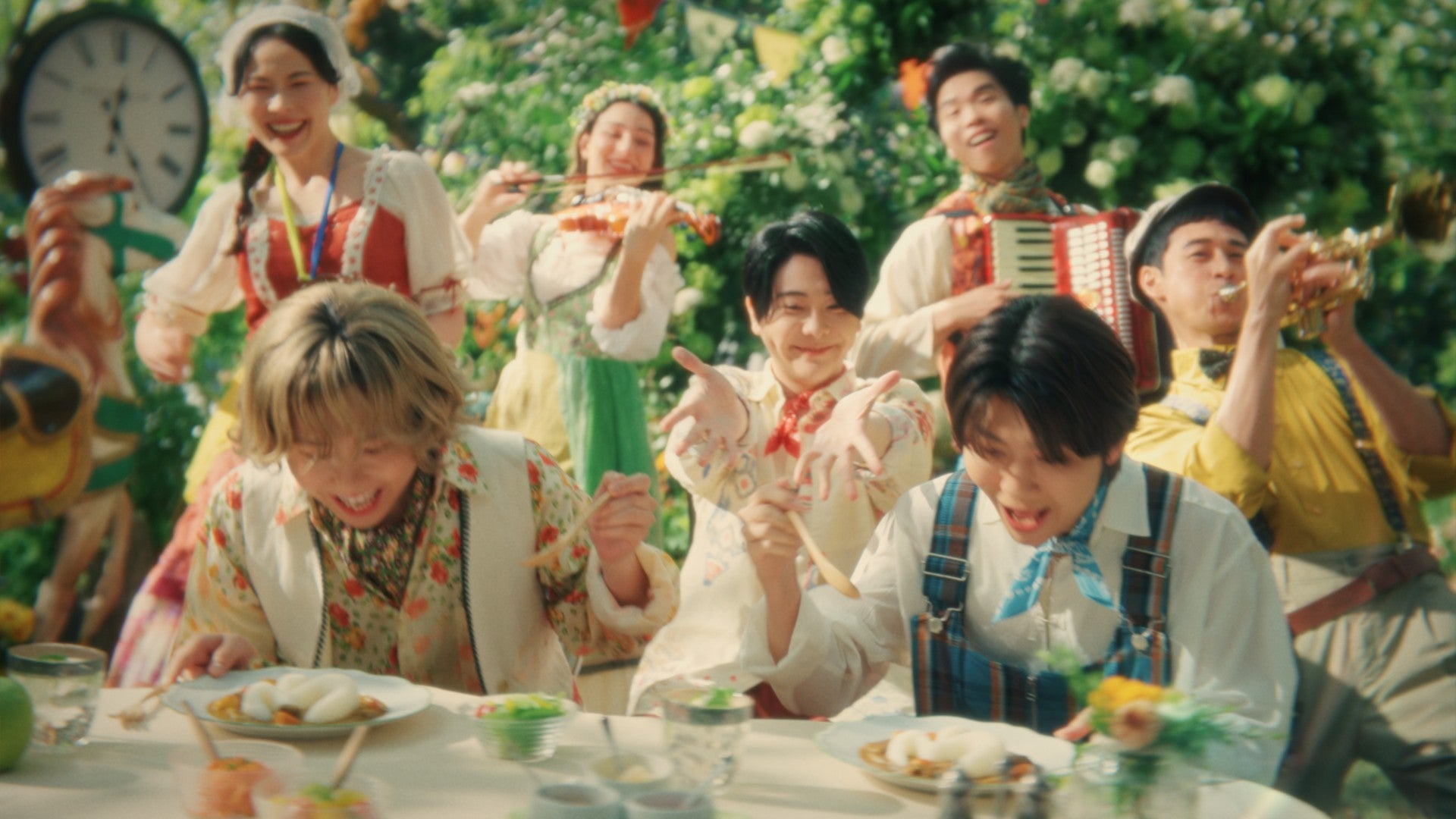 Mrs. GREEN APPLE／新テレビCM「不思議なカレーパーティー・夏」篇より（提供写真）