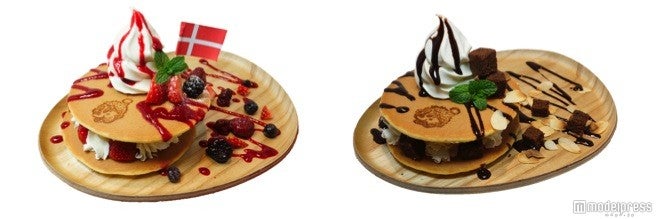 ラスムスの大好物のパンケーキ（各税込780円）、左から「ミックス ベリー アンド ソフトクリーム パンケーキ」「チョコレートナッツ アンド ソフトクリーム パンケーキ」／画像提供：RKホールディングス