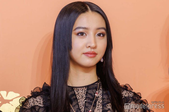 ワンレンヘアのKoki,(C)モデルプレス