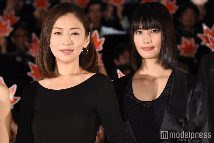 松雪泰子、橋本愛 (C)モデルプレス