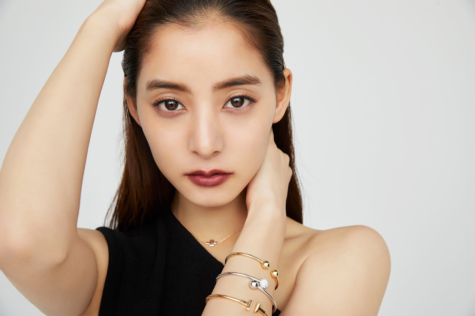 新木優子／デスクカレンダー表紙イメージ（C）SDP