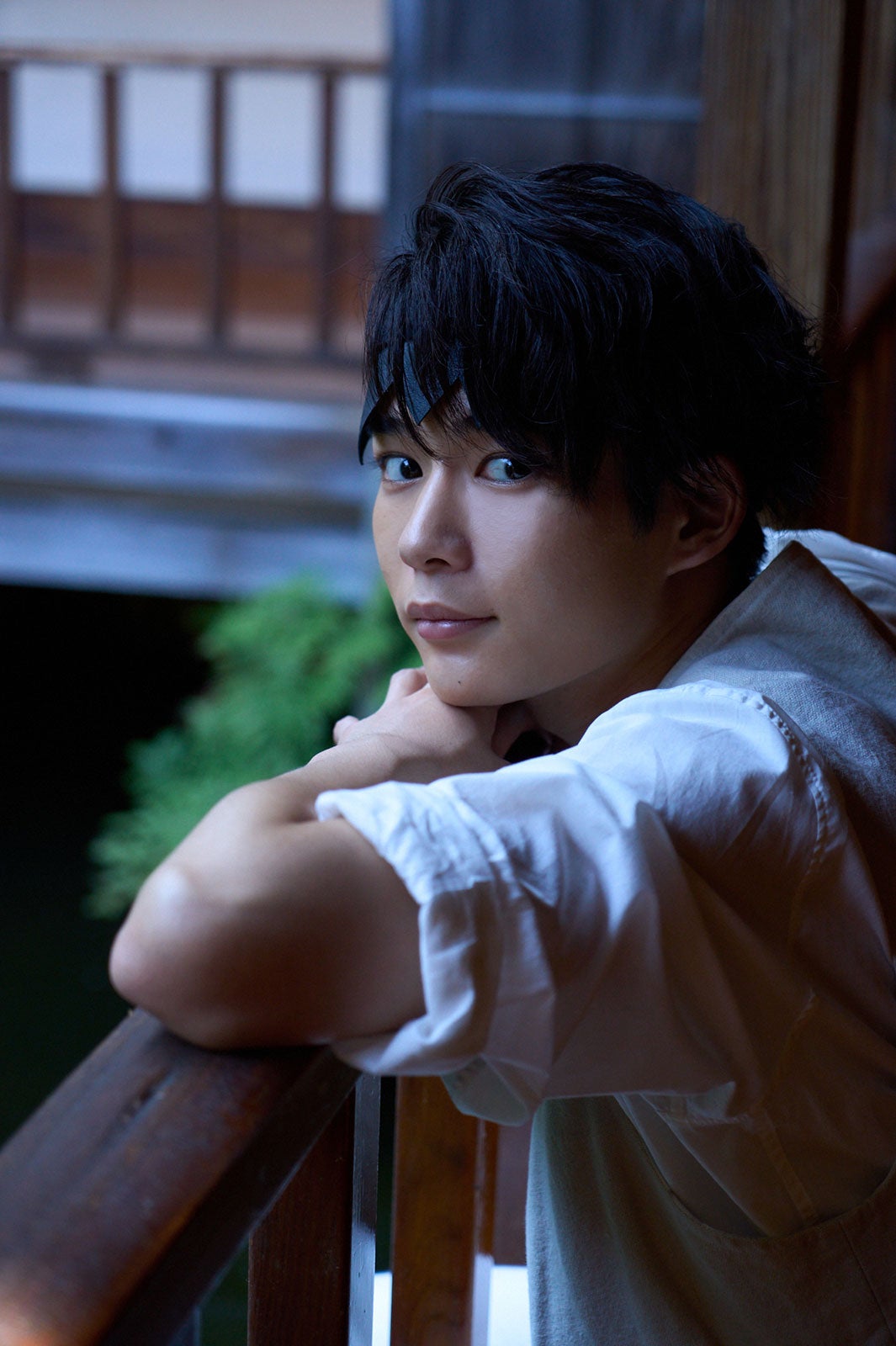 なにわ男子・長尾謙杜、若き露伴の姿で儚げな表情「岸辺露伴 ルーヴルへ行く」メイキング＆オフショット解禁