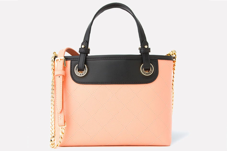 キルティッドトート「CHARLES & KEITH」5,346円（税込）／画像提供：CHARLES & KEITH OFFICIAL ONLINE STORE