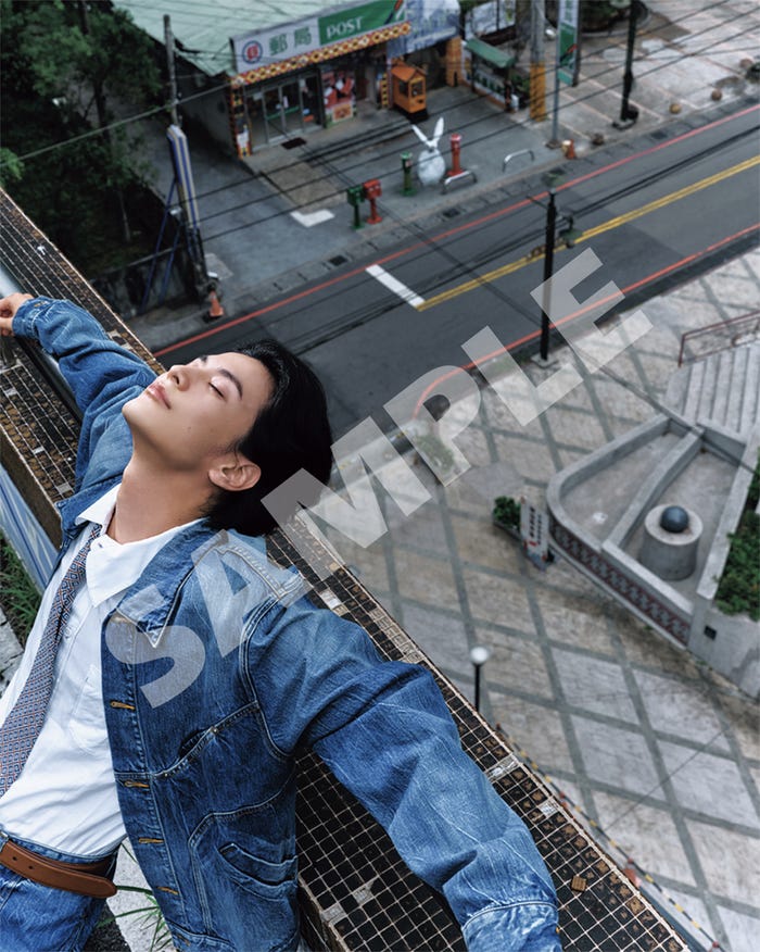 渡邊圭祐「渡邊圭祐 2025.1-2025.12 カレンダー“Yes, We promise.”」(提供写真)