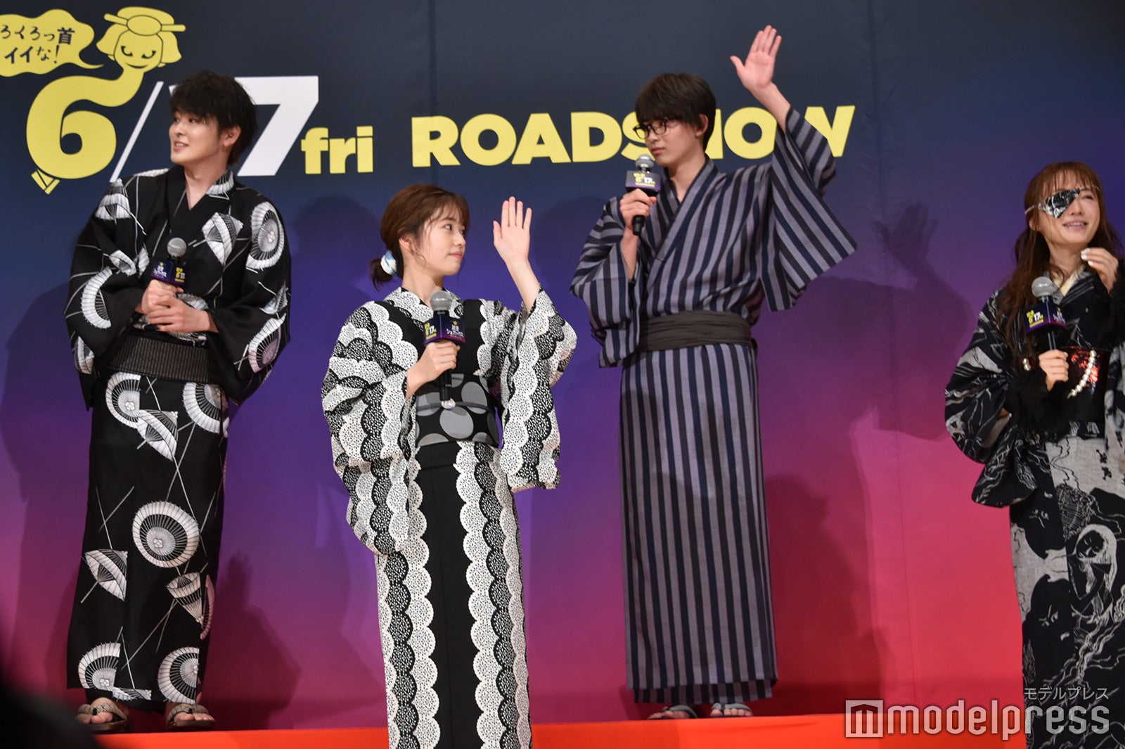 望月歩、小芝風花、豊田裕大、松本まりか （C）モデルプレス