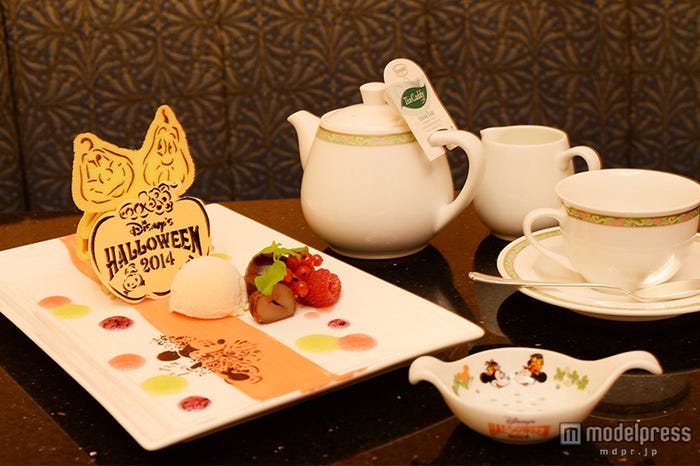 「“ディズニー・ハロウィーン”デザートセット オリジナルティーストレーナー付き」