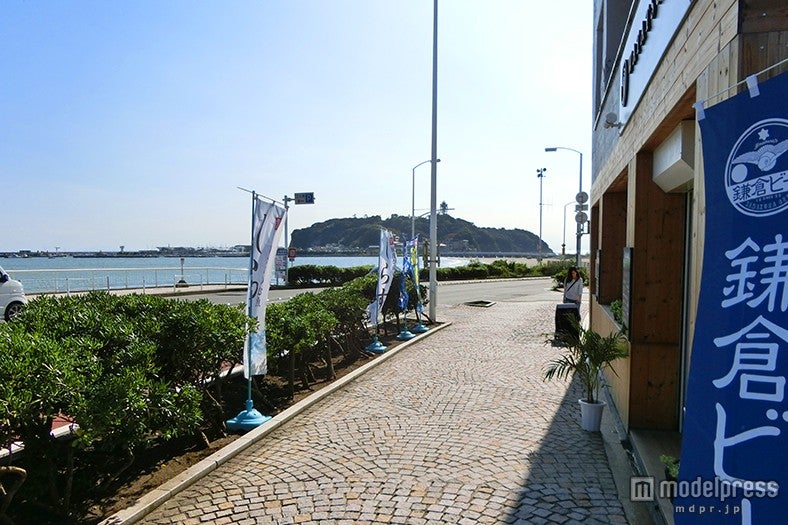 お店は江ノ島のビーチが直ぐ目の前／画像提供：WATATSUMI