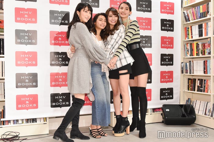 (左から)松川菜々花、遠山茜子、みうらうみ、黒木麗奈(C)モデルプレス