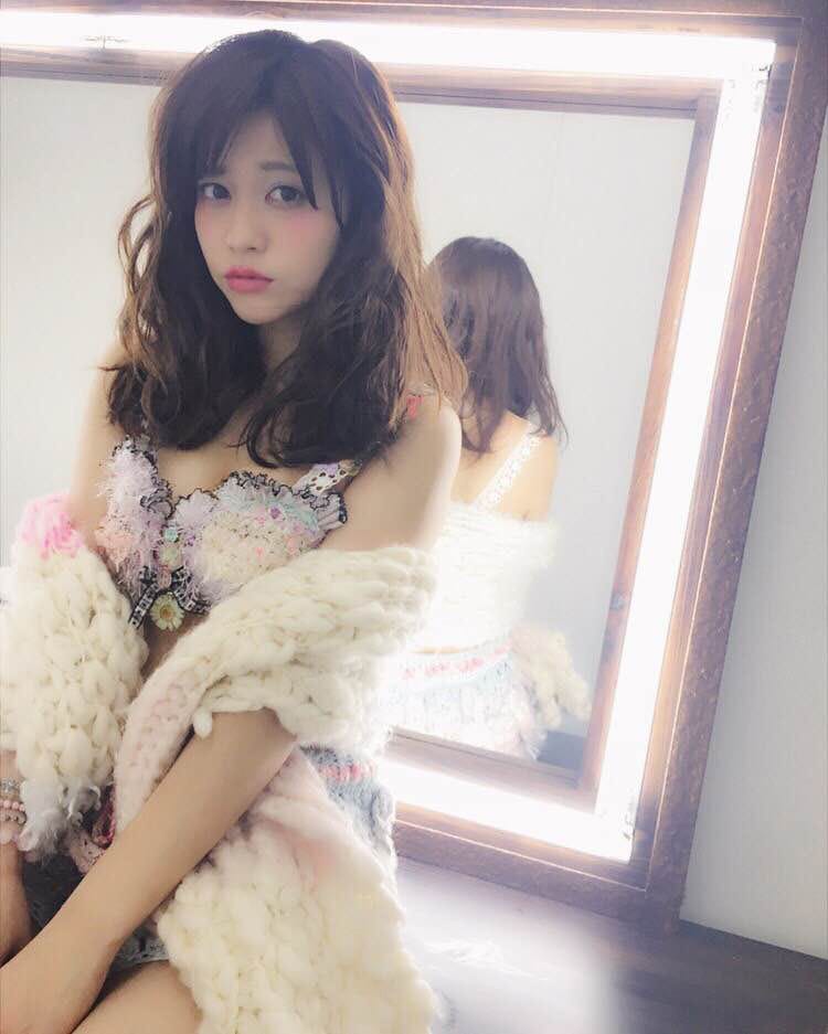 大澤玲美　女教師 画像2/8) 【注目の人物】「でぶせん」でフェロモン漂う女教師・大澤玲美に熱視線 SEXY美ボディ＆体当たり演技が話題 - モデルプレス