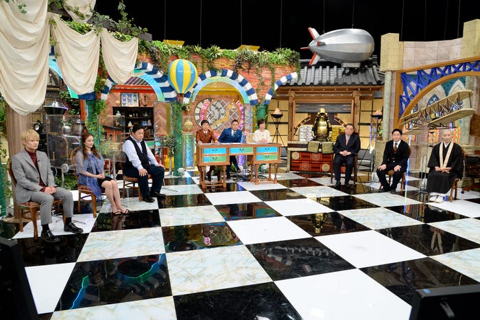 (左から)浮所飛貴、谷まりあ、伊集院光、爆笑問題(田中裕二、太田光)、阿川佐和子、徳川家広さん、磯田道史さん、露の団姫(C)テレビ朝日