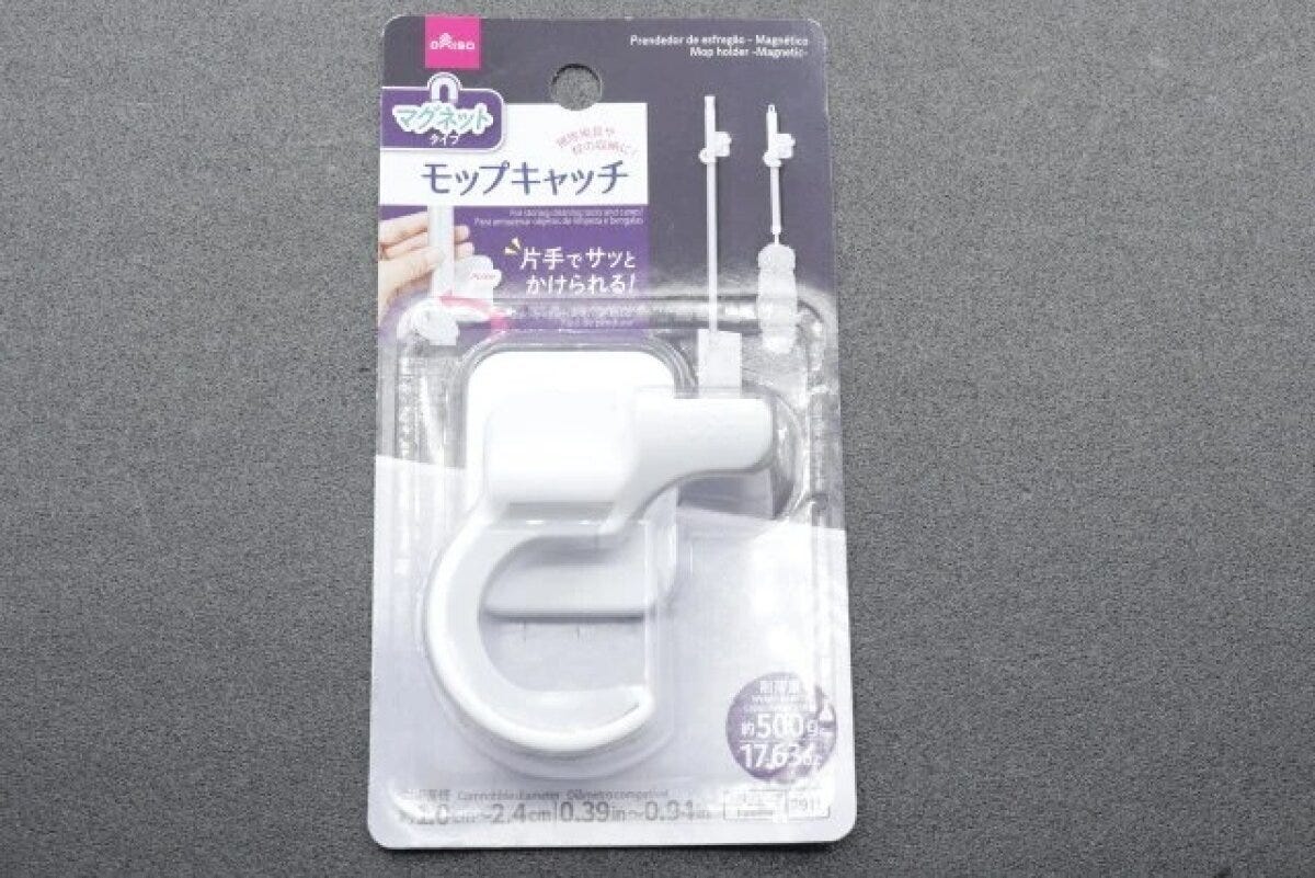ダイソー　サッとかけられるモップキャッチ（マグネット）　パッケージ